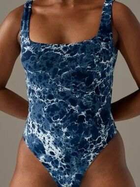 Aritzia Babaton Square Neck Bodysuit